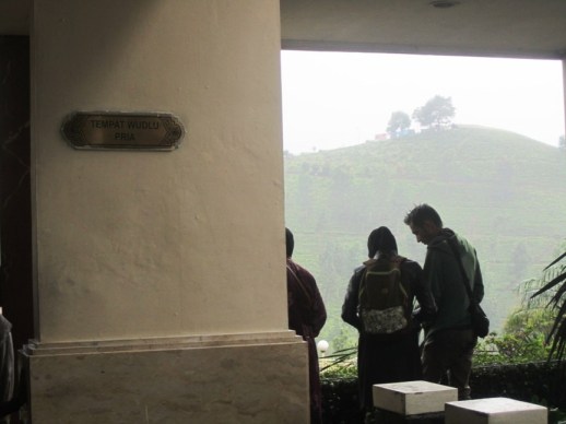 Pengunjung  Masjid Atta'awun