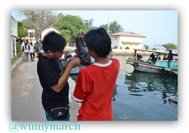 kerja bakti di pulau onrust