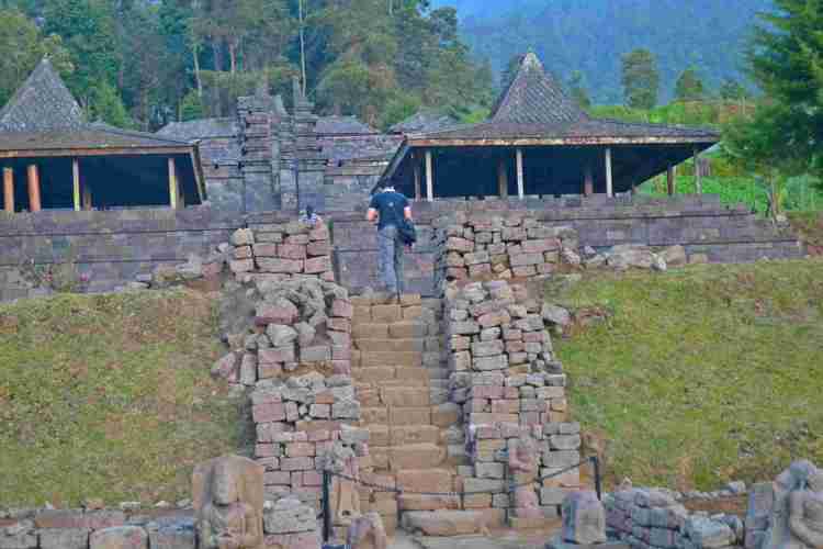 Candi Cetho di senja hari