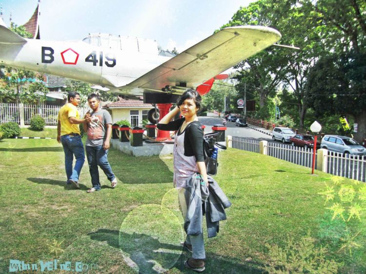 Aku di Museum Ekasatriya Mandala Bukittingi