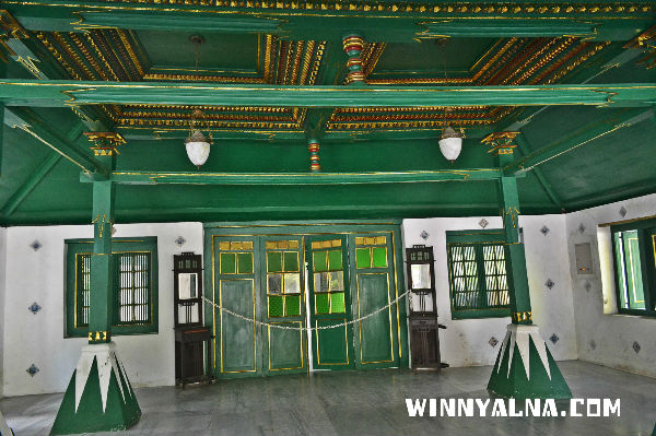 Wisata cirebon keraton kesepuhan