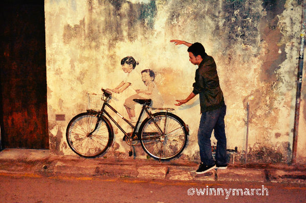 Ilham di depan art street George Town