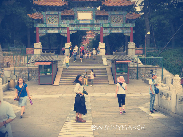 Aku di depan pintu Gerbang Summer Palace