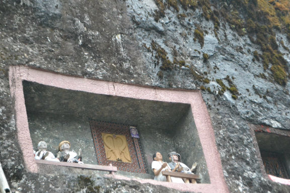 objek wisata makam batutumonga