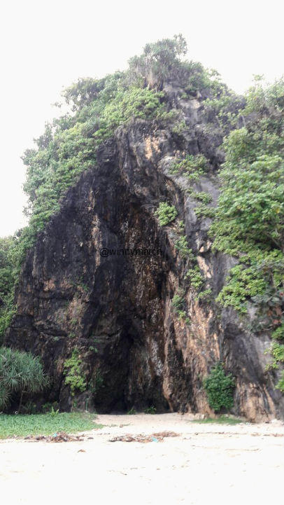 Gua lagir Gua seribu Candi Bayah