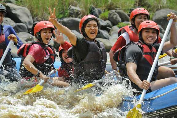 Pengalaman Rafting Di Sungai Progo Magelang – Winny Marlina