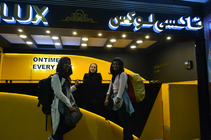 Aku dan Mbak Ninik di Bandara Tehran