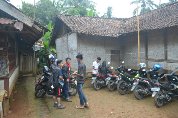 Tempat Parkir ke Curug